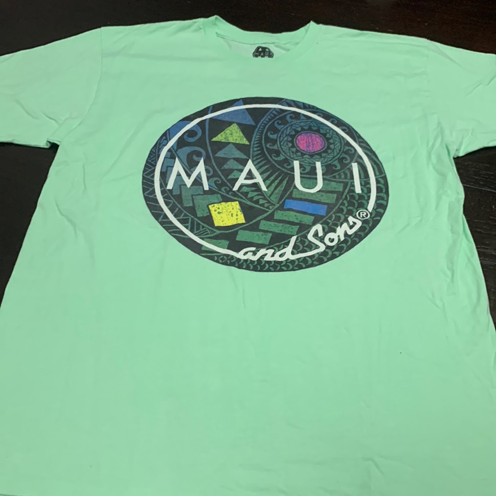 MAUI and Sons 100% cotton big logo print crew neck short sleeve Tshirt LARGE